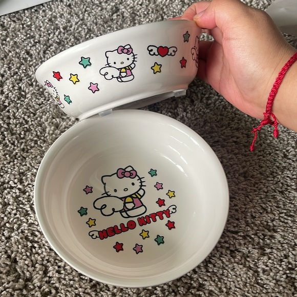 Hello kitty pets bowls - Picture 2 of 2